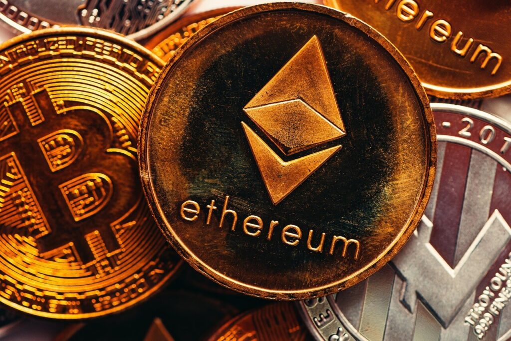 仮想通貨をイメージして作られた複数のコイン